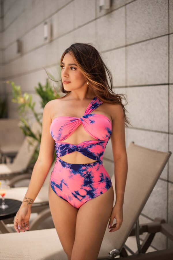 ONE-PIECE PAU
